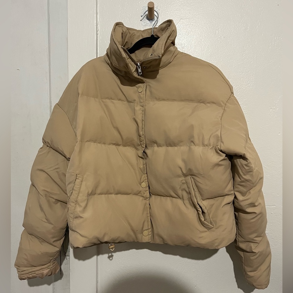 Tan. Size 6(M) womens